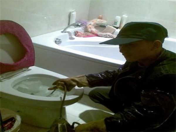 泰安小管道疏通钢带销售（泰安疏通管道电话）